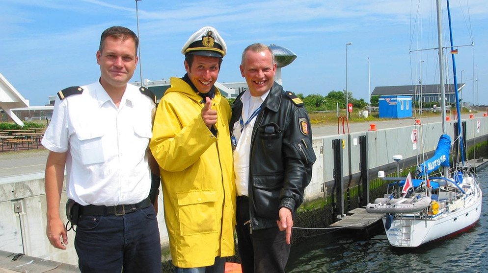 Wer ist reif für die Insel? / Willi mit der Wasserschutzpolizei Helgoland. | Bildquelle: BR / megaherz GmbH