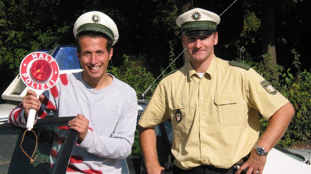 Willi lernt den Berufsalltag eines Polizisten kennen. | Bildquelle: BR/megaherz gmbh
