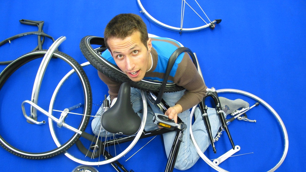 Was läuft rund ums Rad? / Willi Weitzel besucht eine Fahrradfabrik und schaut zu , wie ein Modell zunächst am Computer konstruiert wird, bevor aus vielen Teilen ein Fahrrad entsteht. | Bildquelle: BR/megaherz gmbh