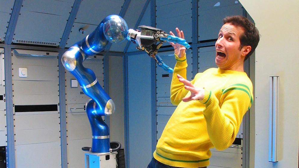 Was bewegt den Roboter? / Willi Weitzel macht bei einer Firma in Augsburg mit Industrierobotern Bekanntschaft. | Bildquelle: BR/megaherz gmbh/