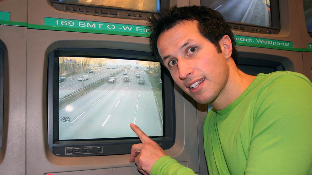 Was findet statt im Stadtverkehr? / Willi in der Verkehrsleitzentrale München. | Bildquelle: BR/megaherz gmbh