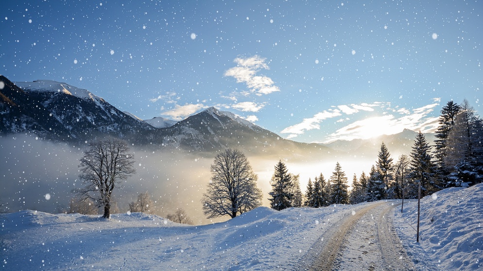 Eine Winterlandschaft mit Bergkette des Gasteinertals bei Bad Gastein, Pongauer Alpen. | Bildquelle: stock.adobe.com/ah_fotobox