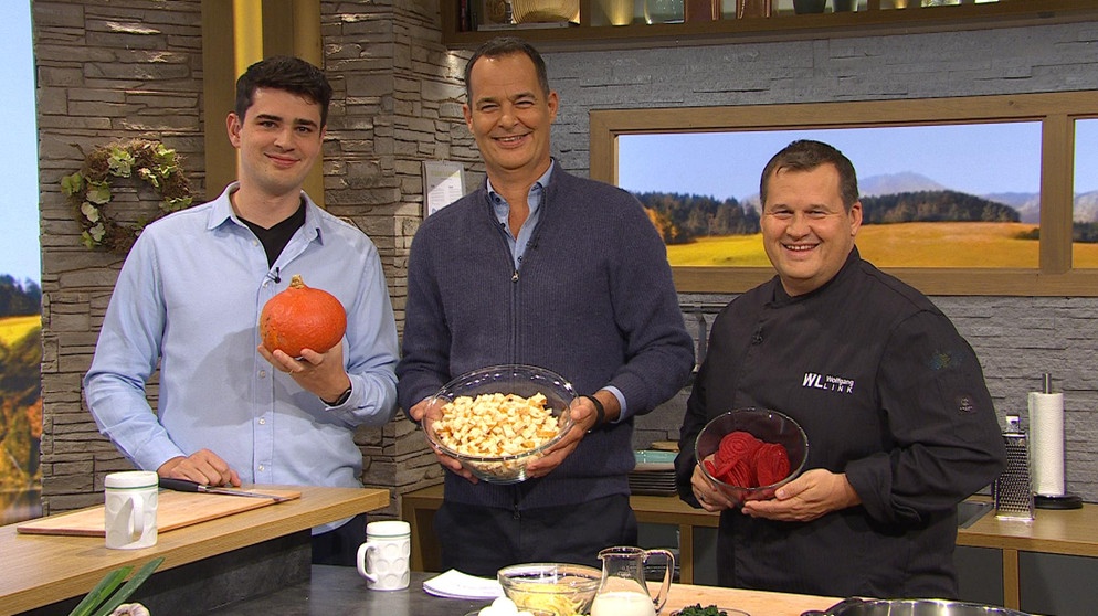 Onlineexperte Nico Hilebrand, Moderator Dominik Pöll und Schmankerlkoch Wolfgang Link | Bildquelle: BR