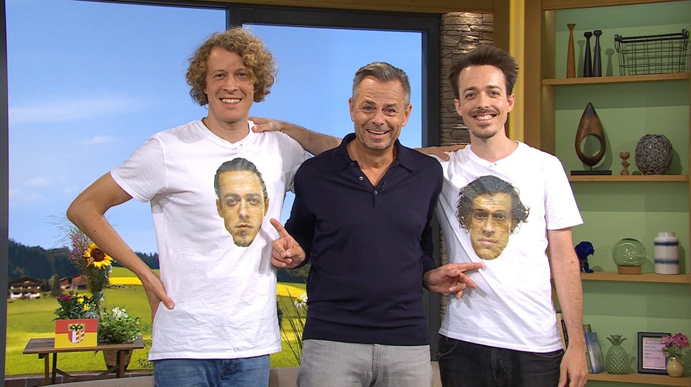 Moderator Michael Sporer zwischen den Allgäu-Rappern von "Kleister", Johannes Fäßler und Lukas Derungs  | Bildquelle: BR