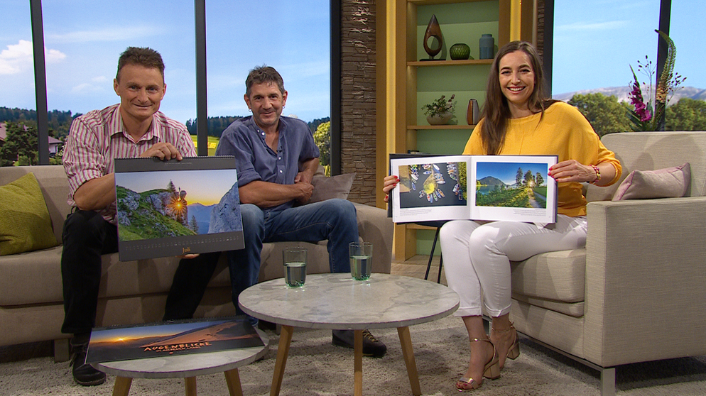 Die Bergfotografen Martin Kriner und Christian Weiermann mit Moderatorin Andrea Lauterbach  | Bildquelle: BR