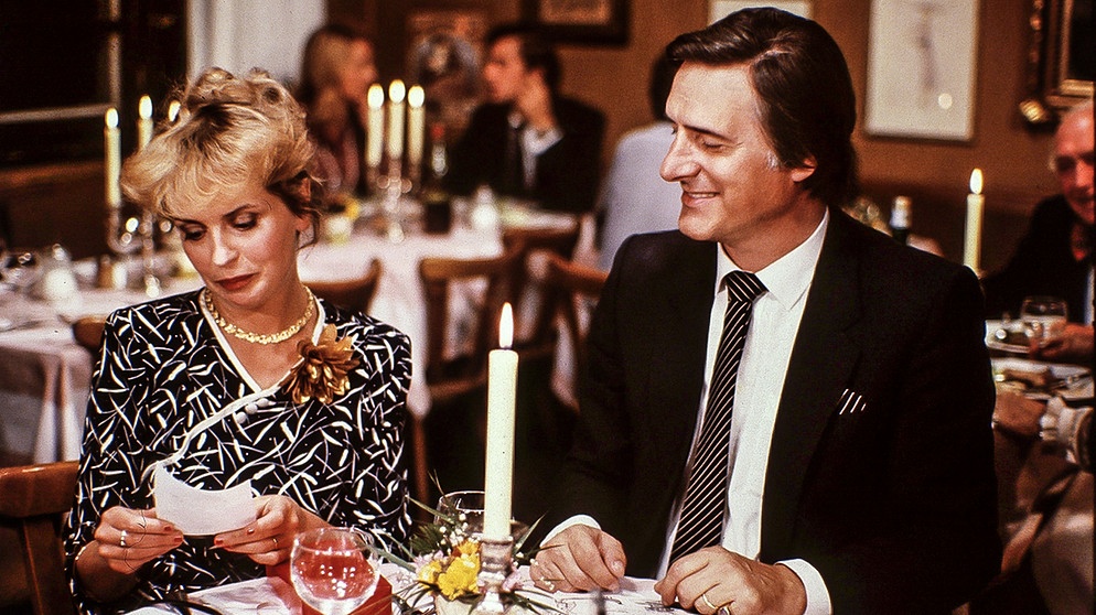 Monaco Franze - Wo ist das Leben noch lebenswert? (Folge 9): Gisela Schneeberger und Helmut Fischer | Bildquelle: picture-alliance / KPA Copyright