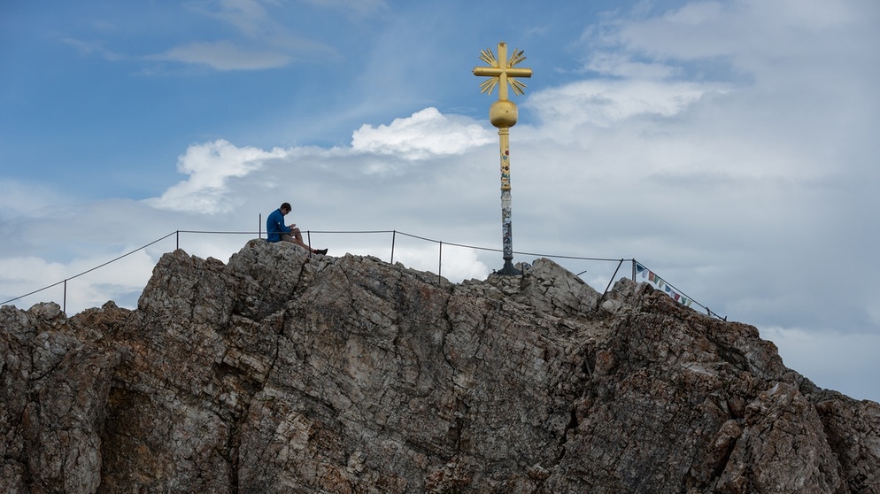 Gipfelkreuz auf der Zugspitze,  | Bildquelle: BR/Alexander Krauß