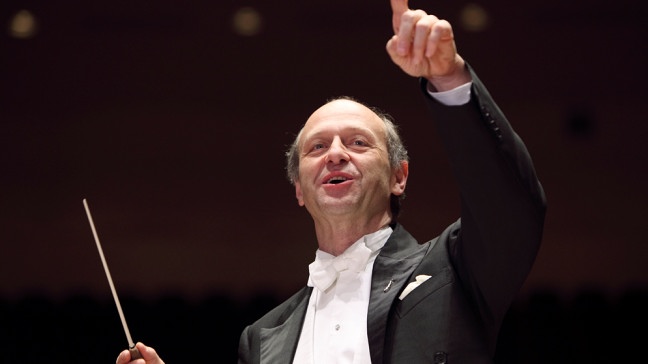 Der ungarische Dirigent Iván Fischer mit dem Symphonieorchester des Bayerischen Rundfunks. | Bildquelle: Sonja Werner