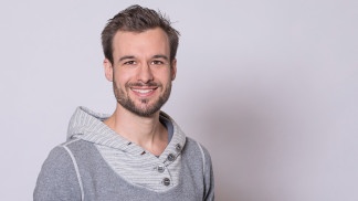 Christopher Mann, Moderation | Bildquelle: © BR/Markus Konvalin