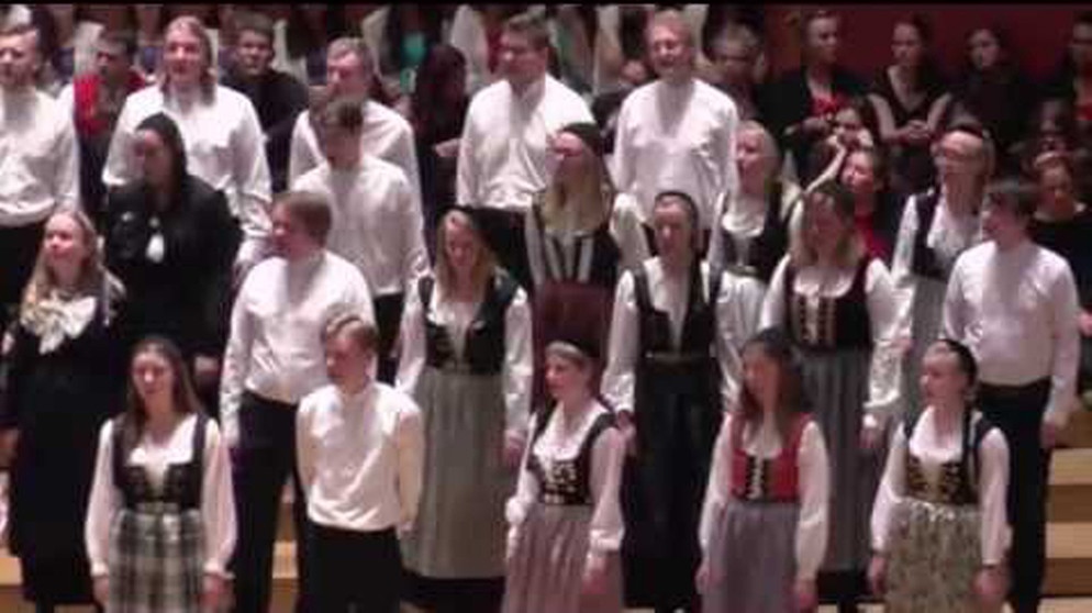 Jugendchor Hamrahlid/Island: Vorkvaeöi um Island, EJCF Basel 2014 | Bildquelle: EJCFBasel (via YouTube)