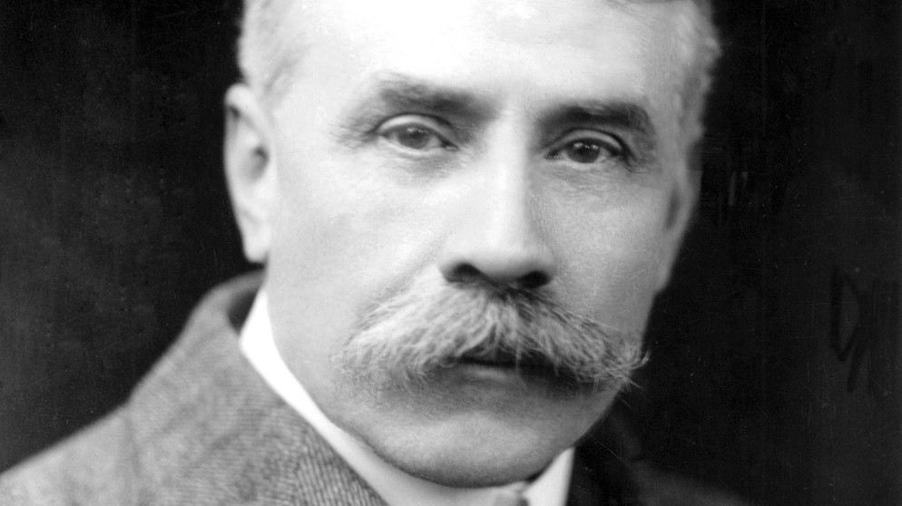 Der Komponist Edward Elgar | Bildquelle: picture alliance/United Archives | 91050/United_Archives/TopFot