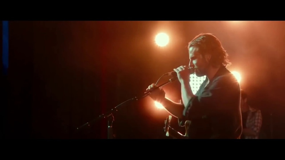 Shallow - A Star is Born (2018) Lady Gaga and Bradley Cooper | Bildquelle: Middle-Aged Women Fan Club (via YouTube)