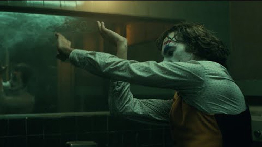 Joker (2019) - 'Bathroom Dance' scene [1080p] | Bildquelle: Screen Themes (via YouTube)