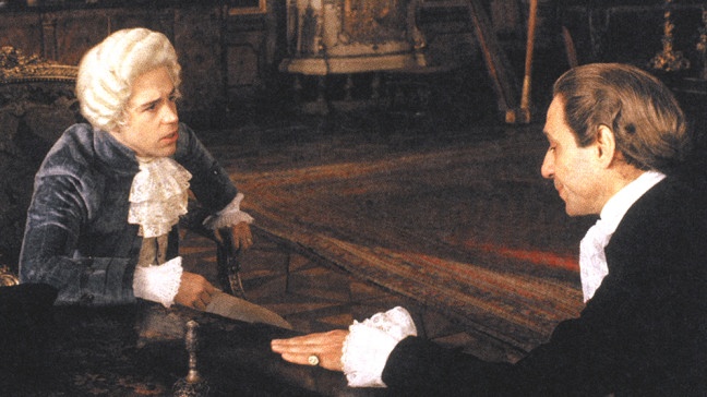Tom Hulce als Mozart und F. Murray Abraham als Salieri im Film "Amadeus" | Bildquelle: picture-alliance/dpa
