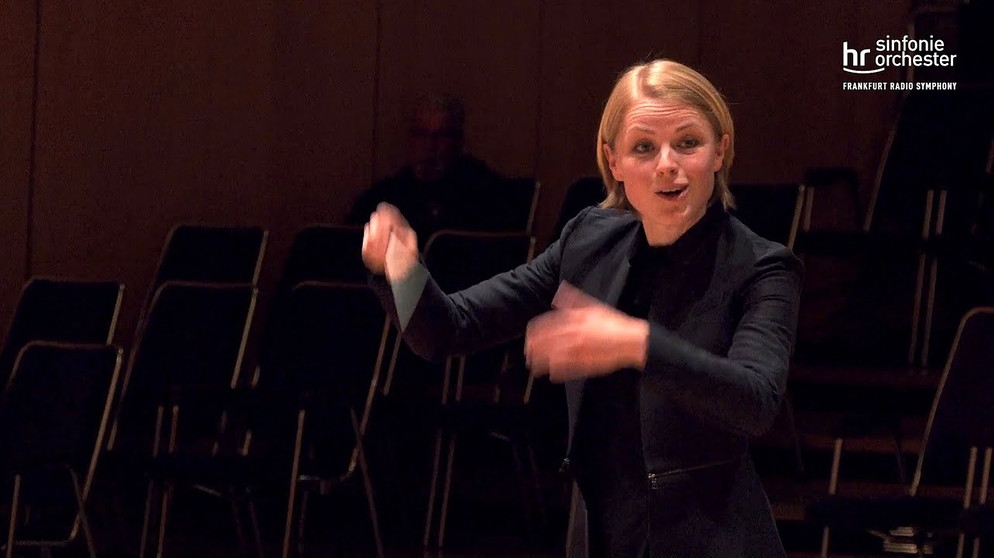 Stage@Seven: Mozart: A Little Night Music (Eine kleine Nachtmusik) – Ruth Reinhardt | Bildquelle: hr-Sinfonieorchester – Frankfurt Radio Symphony (via YouTube)