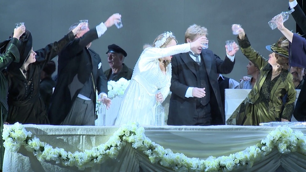 Trailer LADY MACBETH VON MZENSK | Conductor: Kirill Petrenko | Bildquelle: BayerischeStaatsoper (via YouTube)