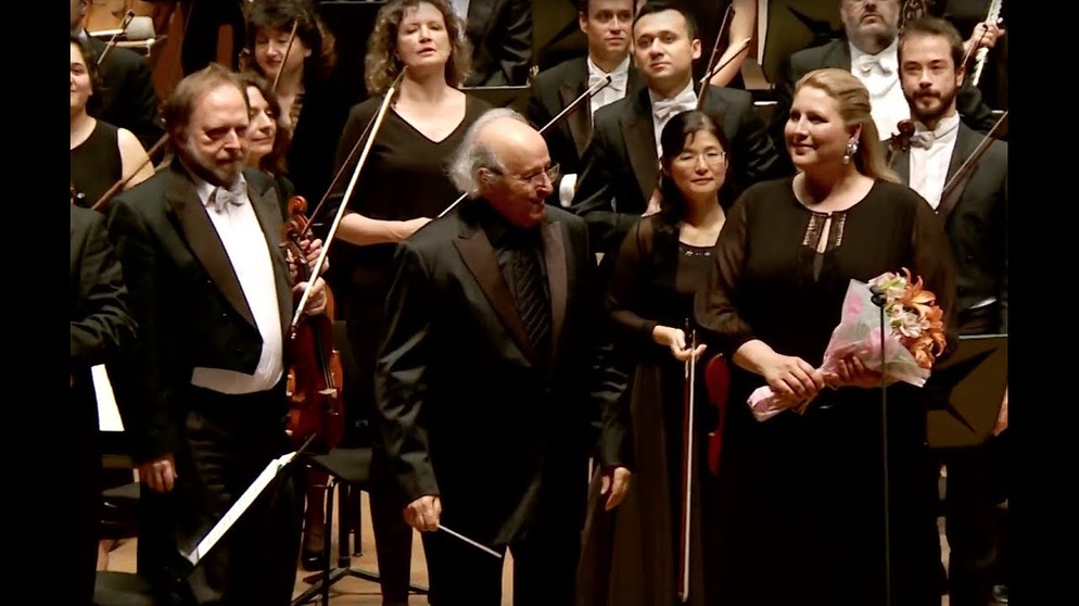 Mahler: Kindertotenlieder - Okka von der Damerau - Eliahu Inbal - Sinfónica de Galicia | Bildquelle: SinfonicadeGalicia (via YouTube)