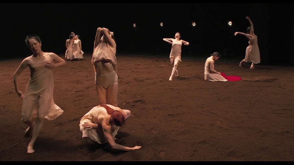 Pina Bausch - Extract from the Rite of Spring | Bildquelle: Romain Camiolo (via YouTube)