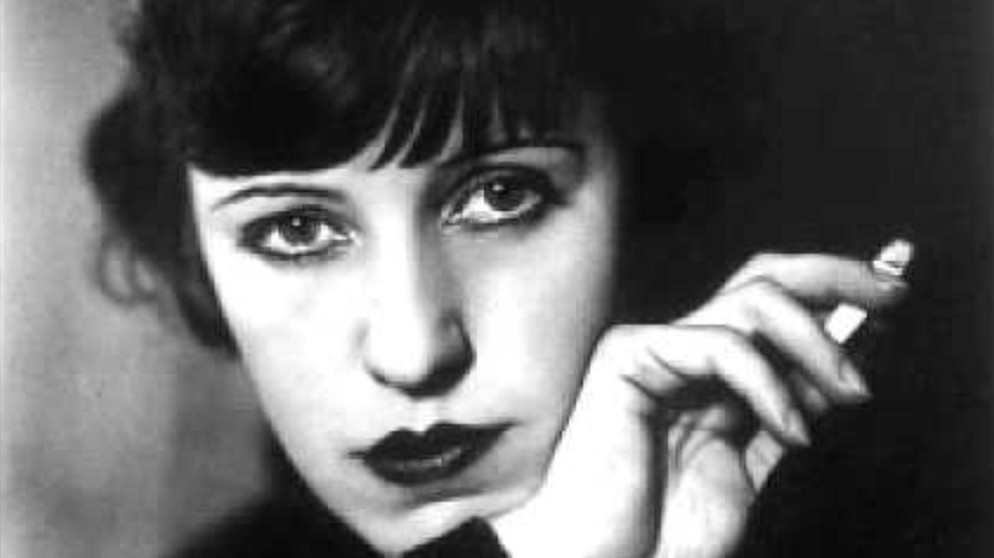 Lotte Lenya - Surabaya Johnny | Bildquelle: claudettecolbert60 (via YouTube)