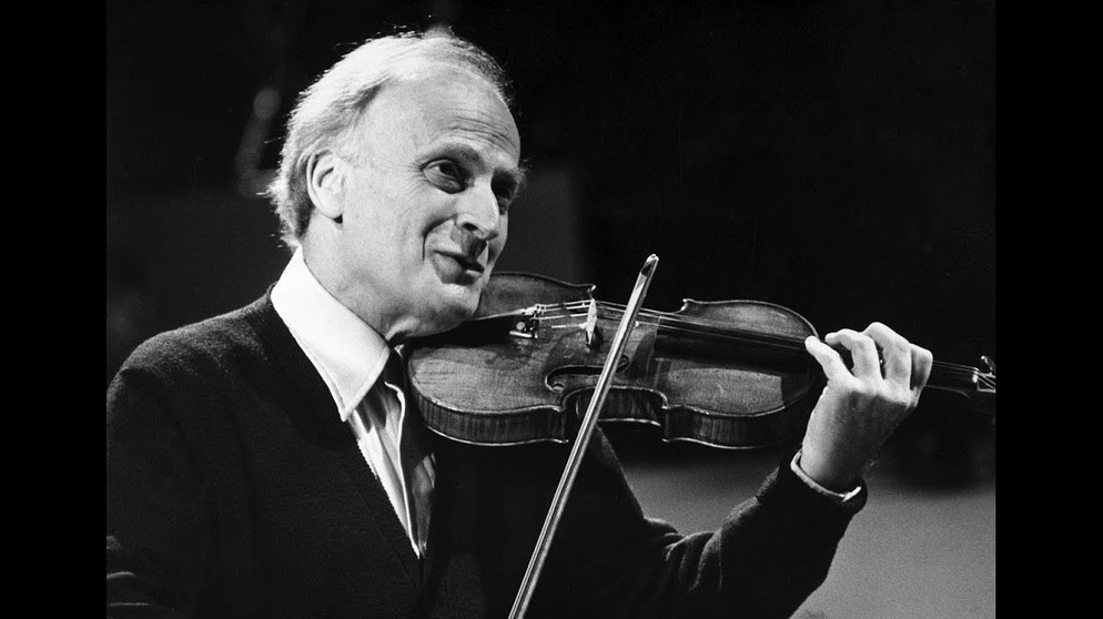 Bach: Violin Concerto no. 2 in E major BWV 1042 - Yehudi Menuhin, violino; George Enesco, direttore | Bildquelle: CLASSIC&OPERA (via YouTube)