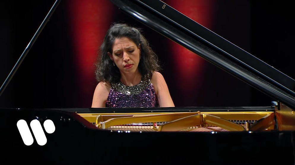 Beatrice Rana plays Clara Wieck-Schumann: Piano Concerto in A minor, Op. 7: II. Romanze | Bildquelle: Warner Classics (via YouTube)