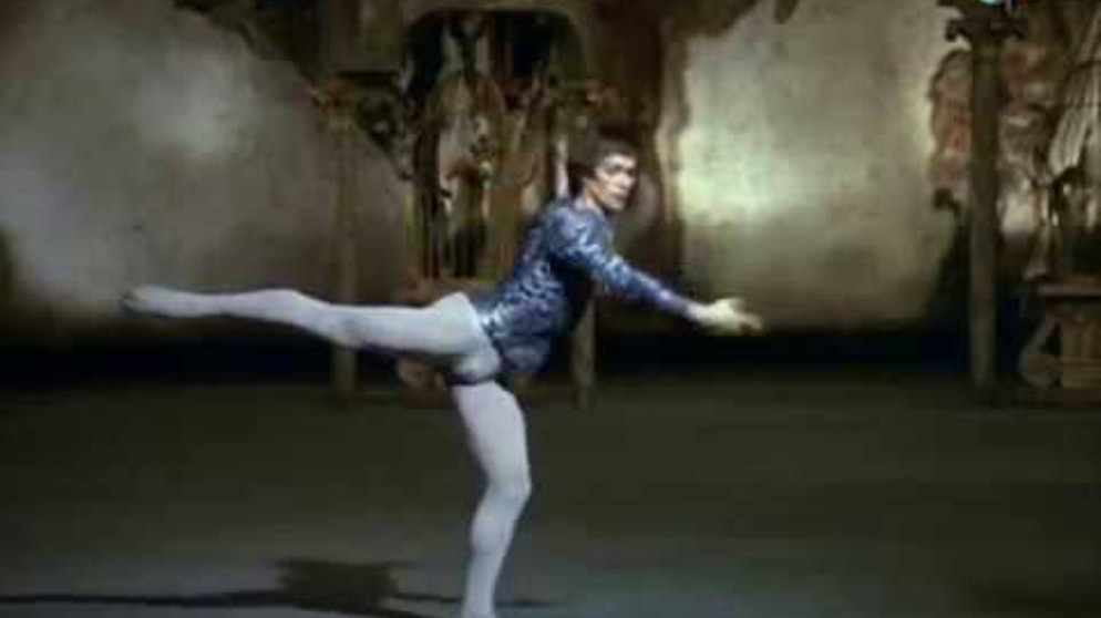 1/2 Rare.  Rudolph Nureyev performing solo in act 1 of "Swan Lake". | Bildquelle: Rare Ballet & Opera videos (via YouTube)