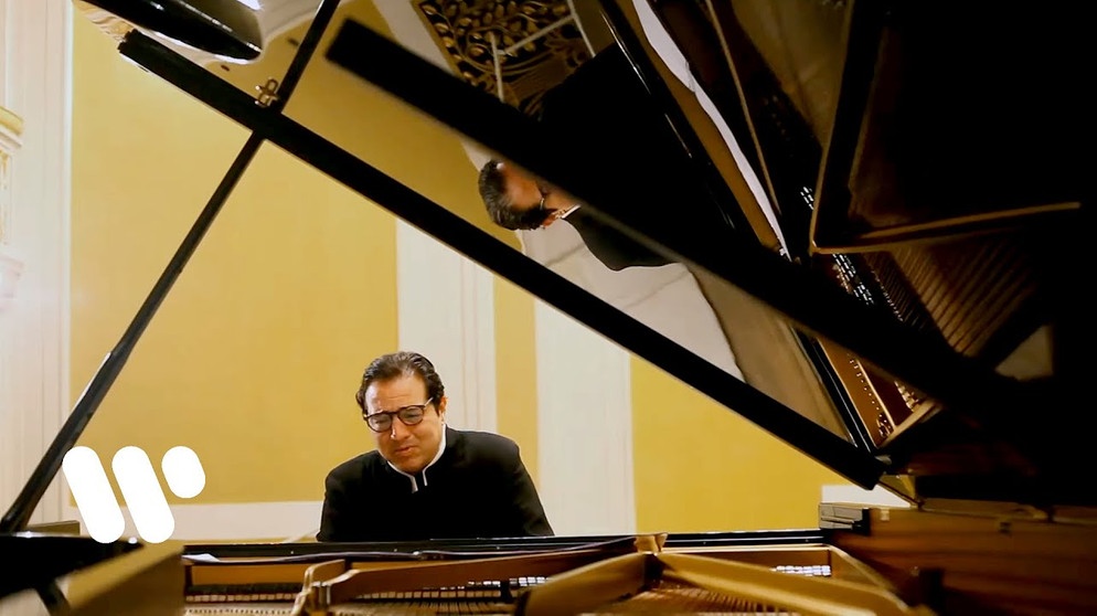 Fazıl Say plays Scarlatti: Sonata in F minor K. 466 | Bildquelle: Warner Classics (via YouTube)
