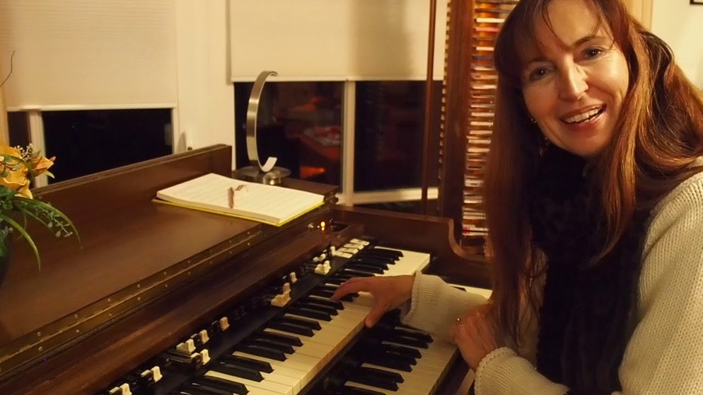Barbara Dennerlein erklärt die Hammond-Orgel (Teil 1) | Bildquelle: Florian Kinast (via YouTube)