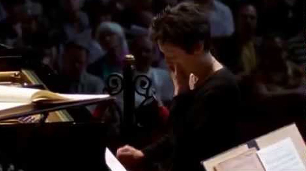 Maria Joao Pires expecting another Mozart concerto during a lunch-concert in Amsterdam | Bildquelle: Alex Golovin (via YouTube)