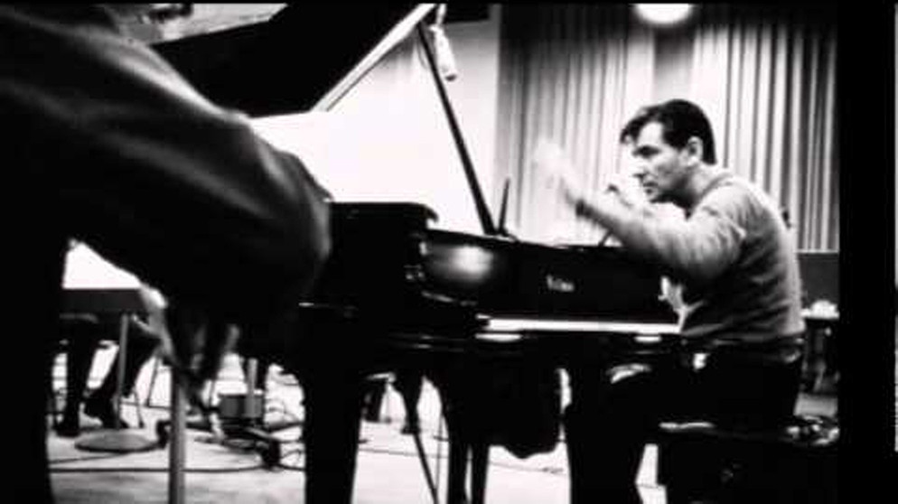 Bernstein conducts Bernstein - On the Town (Ballet Music) | Bildquelle: ClassicalRecords (via YouTube)