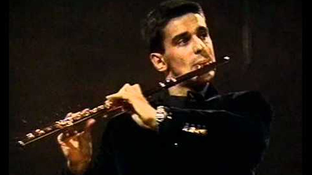 Davide Formisano plays Divertimento for Flute in B major op.52 by Ferruccio Busoni | Bildquelle: Mozartsflute (via YouTube)
