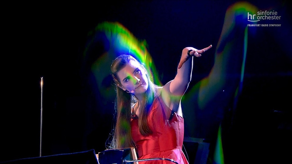 Carolina Eyck - Theremin & Voice - For Anne | Bildquelle: Carolina Eyck (via YouTube)