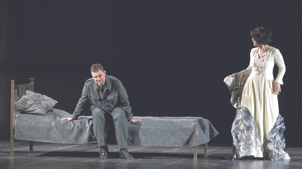 Szenenbild aus "Otello" von Verdi mit Jonas Kaufmann in der Hauptrolle und Anja Harteros an der Bayerischen Staatsoper | Bildquelle: © W. Hösl