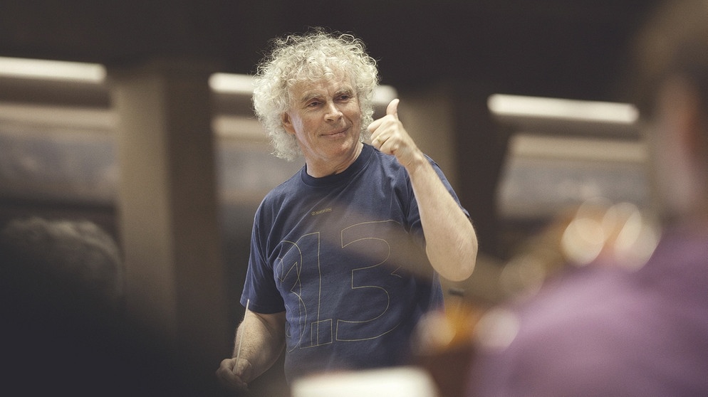 Dirigent Sir Simon Rattle | Bildquelle: BR/Astrid Ackermann