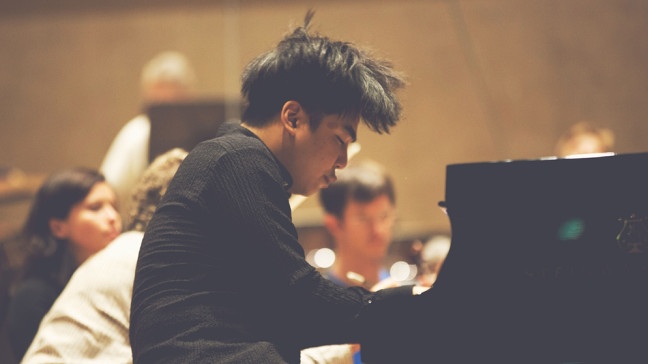 JeungBeum Sohn spielt am Klavier. | Bildquelle: BR/Daniel Delang
