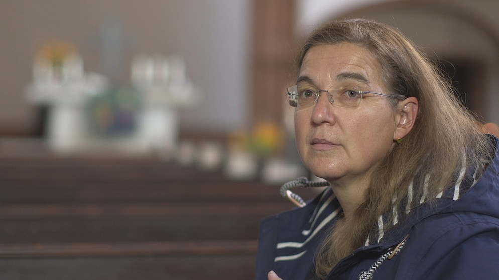 In der fünfteiligen Interviewreihe "Die Mauer ist weg ..." von ARD-alpha werden herausragende Persönlichkeiten interviewt, die den Mauerfall in Berlin vor 30 Jahren selbst miterlebt haben. Im Bild: Katrin Hattenhauer. | Bildquelle: BR