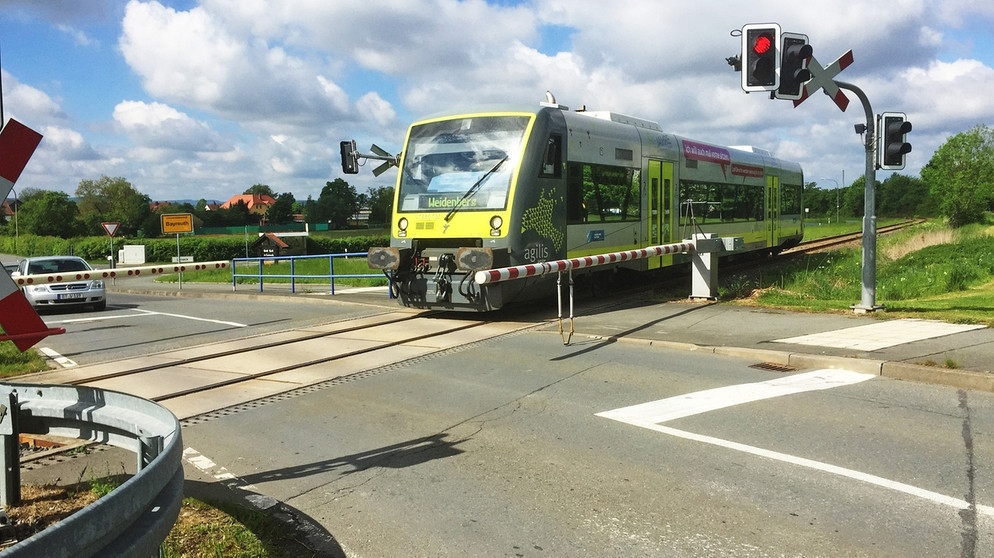 Die einzige Strecke, die von den sieben Stichbahnen ins Fichtelgebirge noch befahren ist, führt von Bayreuth nach Weidenburg – rund 23 km. | Bildquelle: BR/SWR/Susanne Mayer-Hagmann