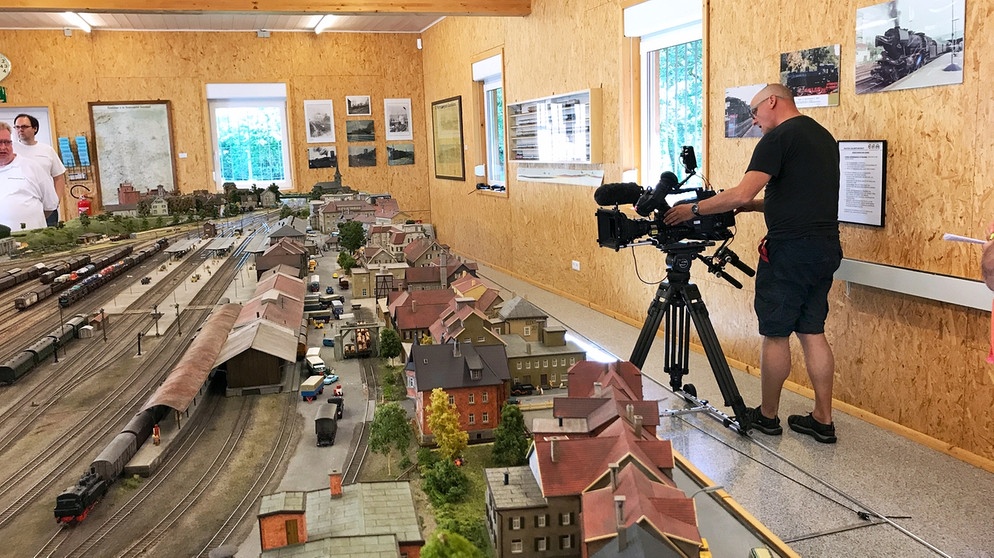 SWR-Kameramann Lorenz Pagés sucht nach der richtigen Perspektive: Motive gibt es in Aalen genug. | Bildquelle: BR/SWR