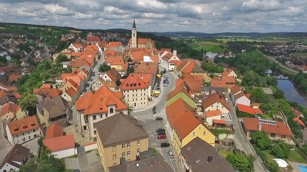 Nabburg in der Oberpfalz aus der Vogelperspektive. | Bildquelle: BR/Erich Hammerl
