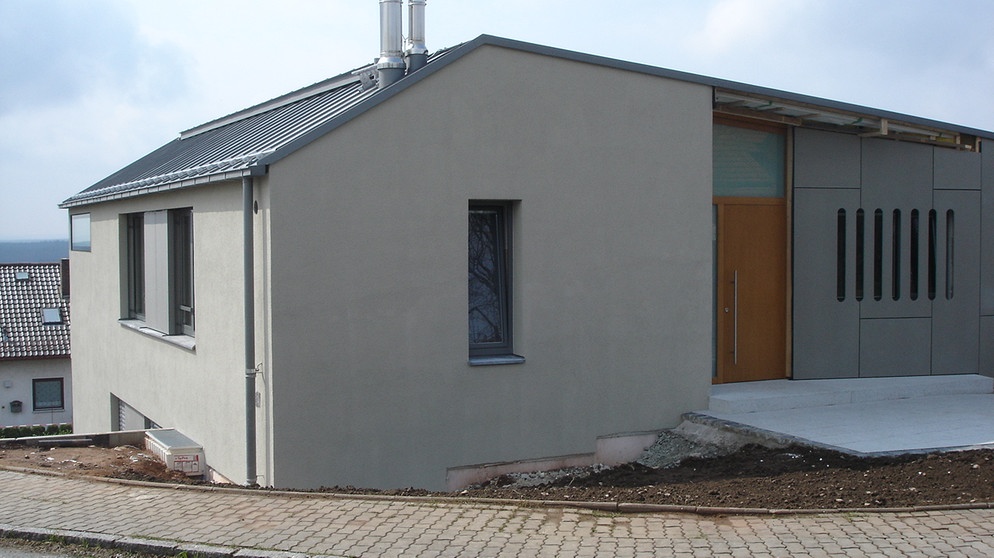 Das funktionale und variable Mehrgenerationenhaus in Pressath. | Bildquelle: BR/Armin Juretzka