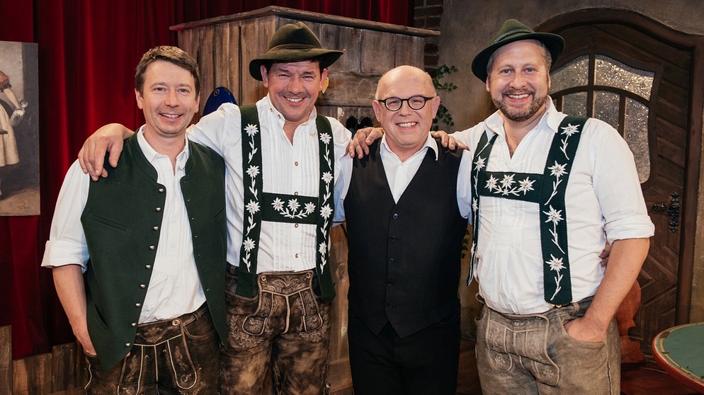 Von links: Älplertrauma mit Andreas Mayr, Roland Wintergerst, Moderator Jürgen Kirner und Christian Ludwig Mayer. | Bildquelle: Honorarfrei lediglich für Ankündigungen und Veröffentlichungen im Zusammenhang mit obiger BR-Sendung bei Nennung: Bild: BR/Julia Müller. Die Nutzung im Social Media-Bereich sowie inhaltlich andere Verwendungen nur nach vorheriger schriftlicher Vereinbarung mit dem BR-Bildmanagement, Tel. 089 / 5900 10580, Fax 089 / 5900 10585, Mail Bildmanagement@br.de