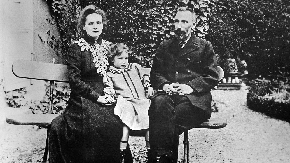 Marie und Pierre Curie mit Tochter Irene. | Bildquelle: BR/INTER/AKTION
