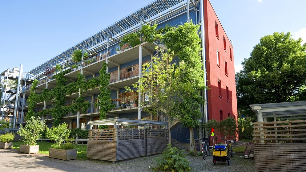 Passivhaus, Vauban-Viertel, Freiburg im Breisgau, energetisches Wohnen, Zukunft des Bauens | Bildquelle: picture-alliance/dpa