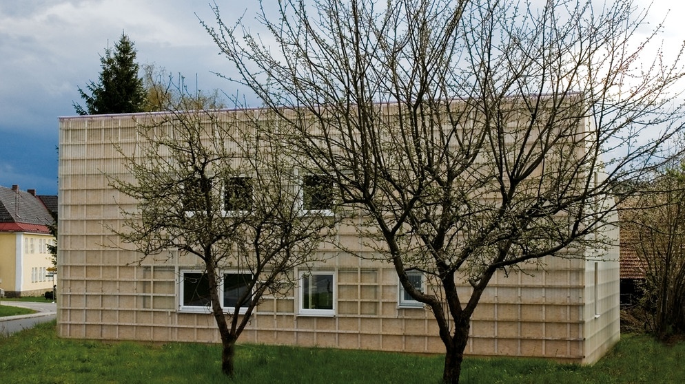 Ein Haus mit Wintergarten | Bildquelle: Severin Vogl
