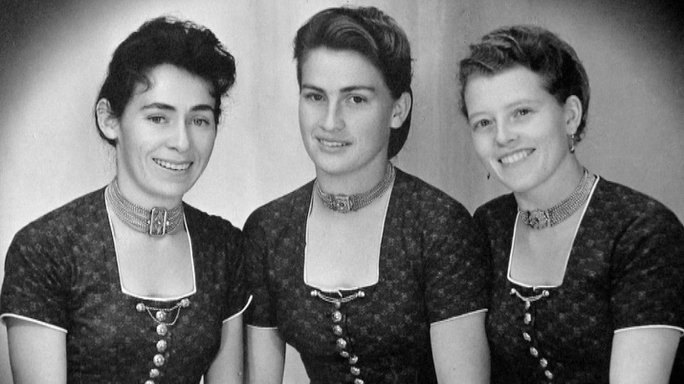 Von links: Kathi Greinsberger, Rosi Prochazka und Fanny Bucher waren die Fischbachauer Sängerinnen. | Bildquelle: BR/Arnd Frenger