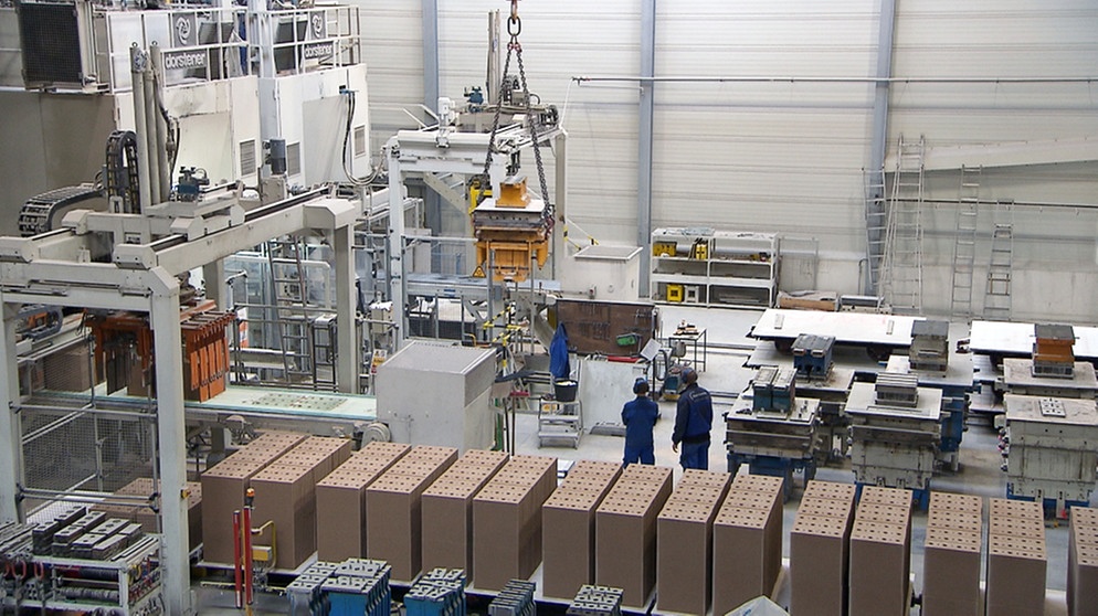 Verfahrensmechaniker in der Steine/Erdenindustrie | Bildquelle: BR