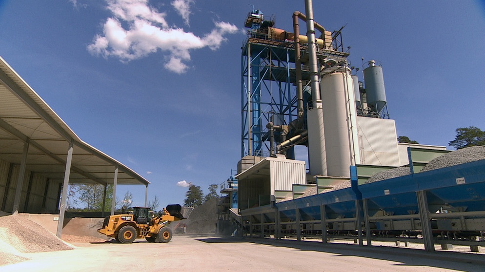 Verfahrensmechaniker Steine Erdenindustrie Asphalt | Bildquelle: BR